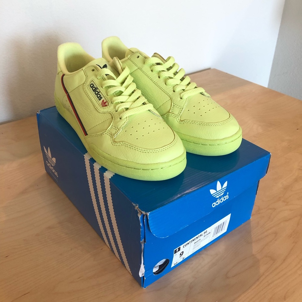 NEW - Adidas continental 80